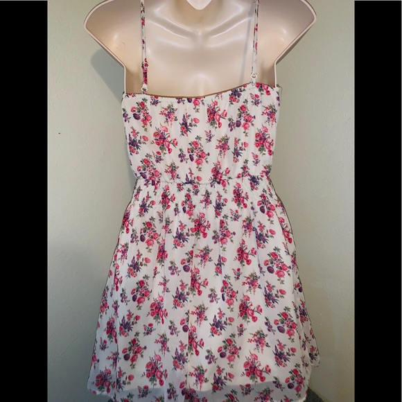 NWOT Kirra Beautiful floral sundress - Picture 8 of 9